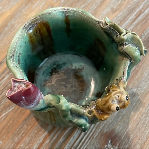 Decorative Frog on Lily Pad Pottery - Picture 3 of 6